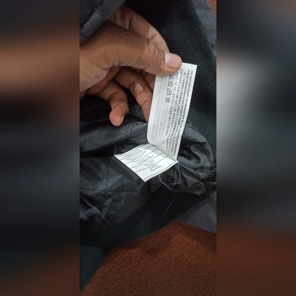 Abercrombie & Fitch - Picture 8 of 9